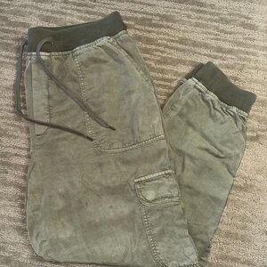 AE Olive Joggers